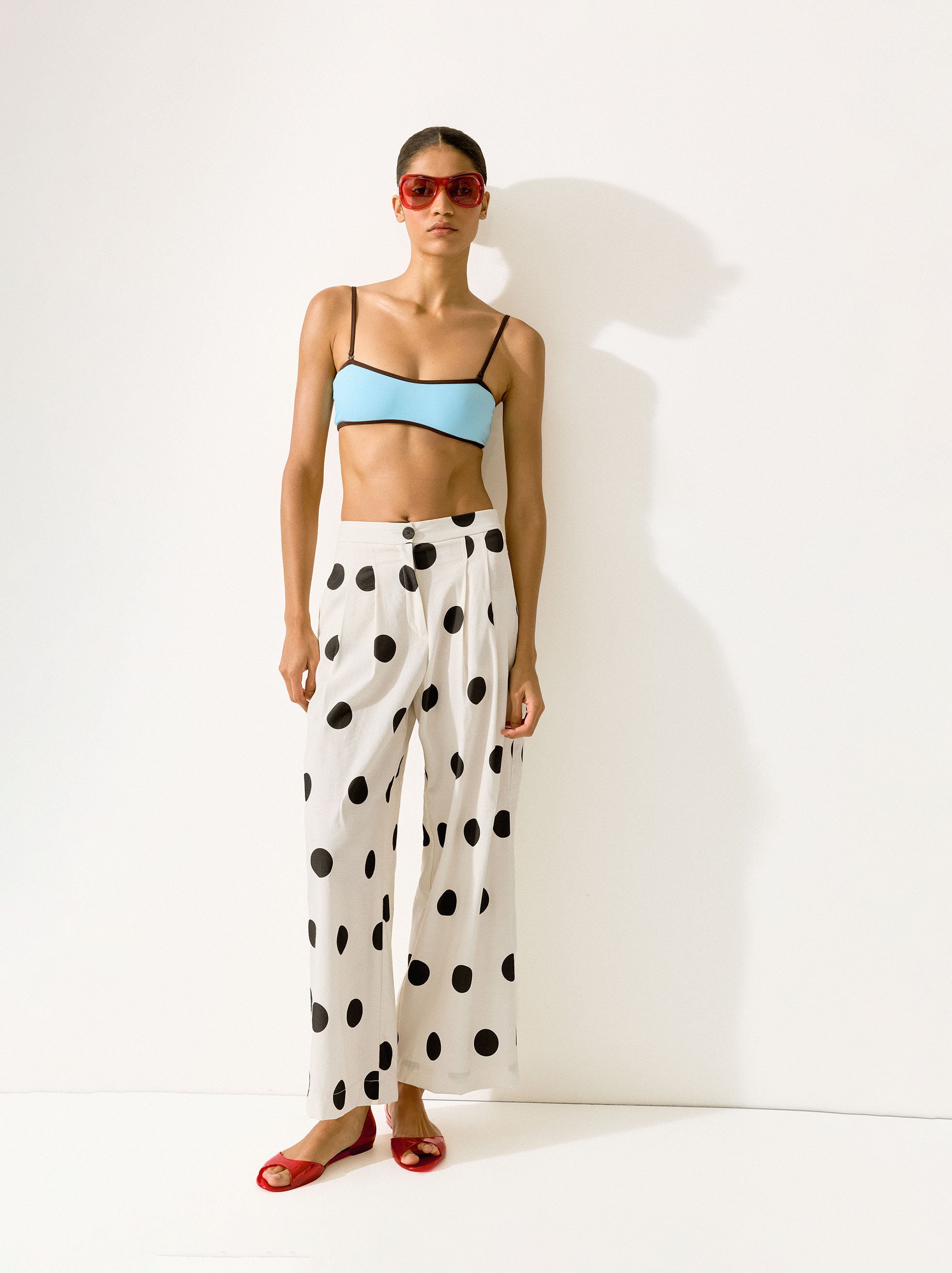 Flowing trousers with polka dots